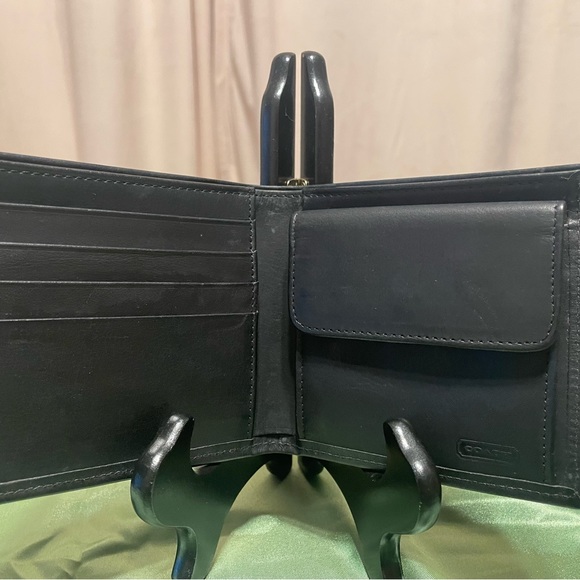 EUC Vintage coach wallet, water buffalo hide, with book, black ⭐️ Dead stock⭐️ - Picture 10 of 10